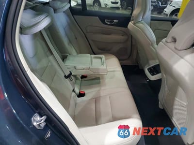Zdjęcie 10 z 11 samochodu: 2020 VOLVO V60 CROSS COUNTRY T5 MOMENTUM VIN:YV4102WK1L1048787 - miniatura