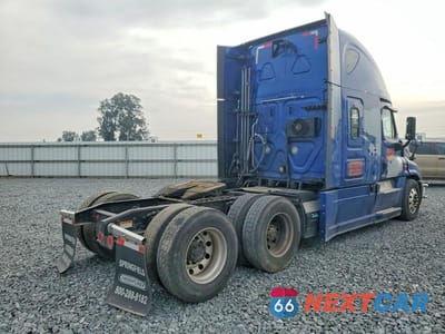 Czwarte zdjęcie samochodu z boku: 2018 FREIGHTLINER CASCADIA 125 SEMI TRUCK VIN:3AKJGLDR6JSHU5278 - miniatura