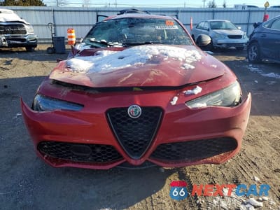 Piąte zdjęcie samochodu w środku: 2018 ALFA ROMEO GIULIA TI Q4 VIN:ZARFAEEN1J7596999 - miniatura