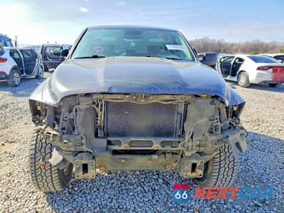 Piąte zdjęcie samochodu w środku: 2018 RAM TRUCKS 1500 ST VIN:1C6RR7FG6JS297931 - miniatura