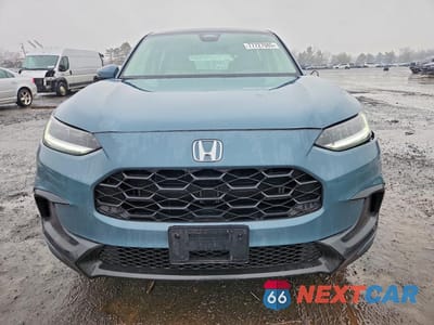 Piąte zdjęcie samochodu w środku: 2023 HONDA HR-V LX VIN:3CZRZ1H36PM708062 - miniatura