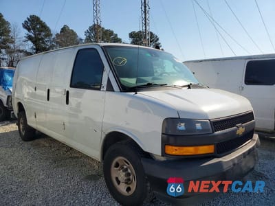Czwarte zdjęcie samochodu z boku: 2020 CHEVROLET EXPRESS 2500 CARGO UTILITY / SERVICE VAN VIN:1GCWGBFG6L1246992 - miniatura