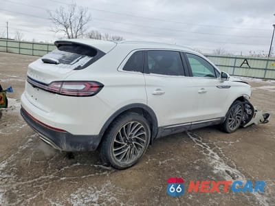 Trzecie zdjęcie samochodu z tyłu: 2020 LINCOLN NAUTILUS RESERVE VIN:2LMPJ6K91LBL35314 - miniatura