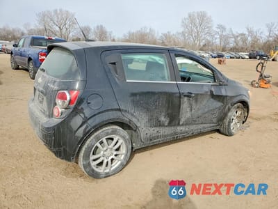 Trzecie zdjęcie samochodu z tyłu: 2012 CHEVROLET SONIC LT VIN:1G1JC6SH8C4196079 - miniatura