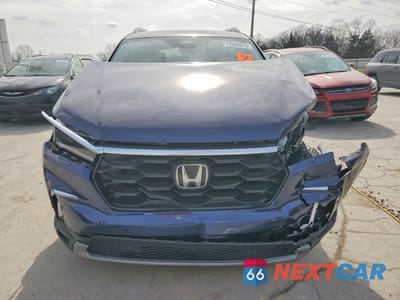 Piąte zdjęcie samochodu w środku: 2025 HONDA PILOT TOURING VIN:5FNYG1H74SB143687 - miniatura