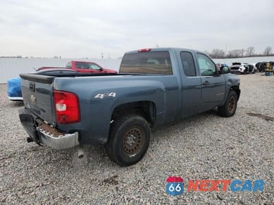 Trzecie zdjęcie samochodu z tyłu: 2010 CHEVROLET SILVERADO K1500 LS VIN:1GCSKREA4AZ277451 - miniatura