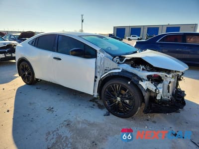 Czwarte zdjęcie samochodu z boku: 2025 TOYOTA PRIUS NIGHTSHADE VIN:JTDACAAU2S3060690 - miniatura