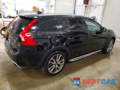 Trzecie zdjęcie samochodu z tyłu: 2016 VOLVO V60 CROSS COUNTRY PREMIER VIN:YV4612HKXG1015857 - miniatura