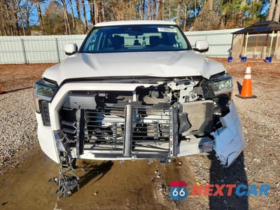 Piąte zdjęcie samochodu w środku: 2022 TOYOTA TUNDRA CREWMAX SR VIN:5TFLA5AB2NX017288 - miniatura