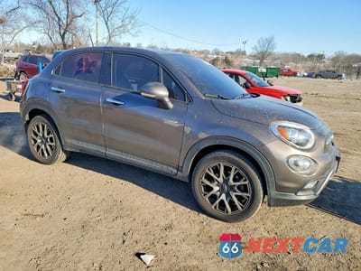 Czwarte zdjęcie samochodu z boku: 2016 FIAT 500X TREKKING PLUS VIN:ZFBCFYETXGP445721 - miniatura