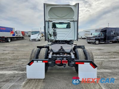 Zdjęcie 6 z 10 samochodu: 2019 INTERNATIONAL RH613 SEMI TRUCK VIN:3HSDXTZNXKN387591 - miniatura