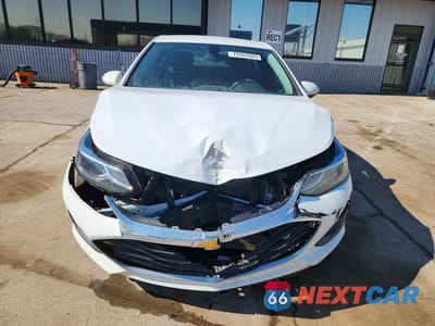 Piąte zdjęcie samochodu w środku: 2019 CHEVROLET CRUZE LT VIN:1G1BE5SM2K7117184 - miniatura