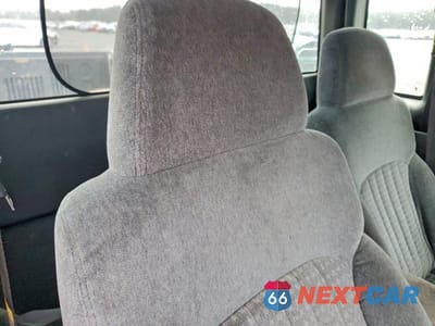 Zdjęcie 10 z 13 samochodu: 2000 CHEVROLET S TRUCK S10 VIN:1GCCS19W8Y8135972 - miniatura