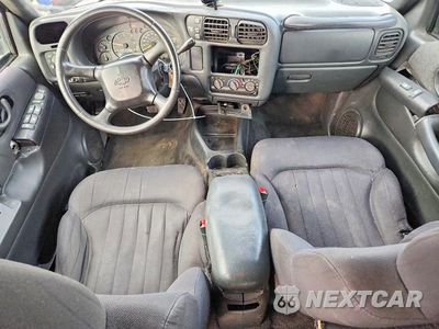 Zdjęcie 8 z 12 samochodu: 2003 CHEVROLET BLAZER VIN:1GNDT13XX3K146283 - miniatura