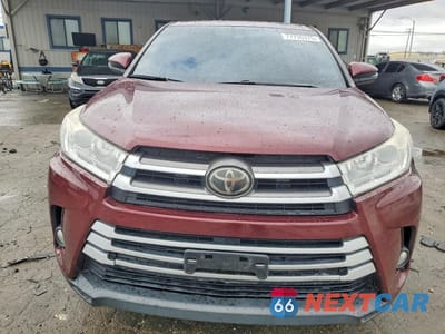 Piąte zdjęcie samochodu w środku: 2017 TOYOTA HIGHLANDER LE VIN:5TDZZRFH5HS221651 - miniatura