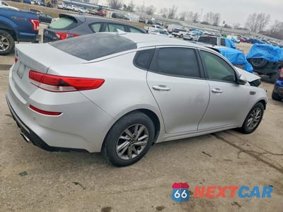 Trzecie zdjęcie samochodu z tyłu: 2019 KIA OPTIMA LX VIN:5XXGT4L32KG300370 - miniatura
