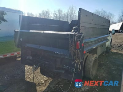 Trzecie zdjęcie samochodu z tyłu: 2004 FORD F450 SUPER DUTY VIN:1FDXF46P34EB87909 - miniatura