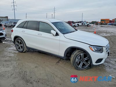 Czwarte zdjęcie samochodu z boku: 2016 MERCEDES-BENZ GLC 300 4MATIC VIN:WDC0G4KB1GF025105 - miniatura