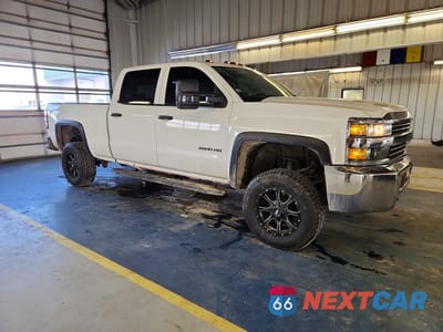 Czwarte zdjęcie samochodu z boku: 2015 CHEVROLET SILVERADO K2500 HEAVY DUTY VIN:1GC1KUEG8FF140816 - miniatura