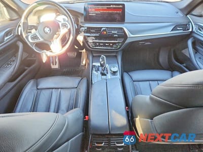 Zdjęcie 8 z 11 samochodu: 2022 BMW M550XI VIN:WBA13BK06NCJ40285 - miniatura