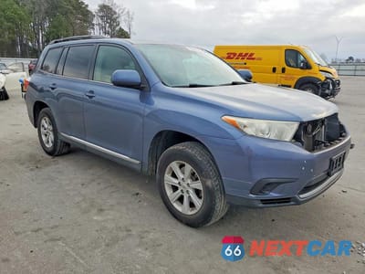 Czwarte zdjęcie samochodu z boku: 2013 TOYOTA HIGHLANDER BASE VIN:5TDZK3EH7DS092082 - miniatura