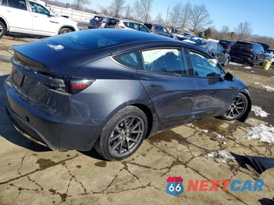 Trzecie zdjęcie samochodu z tyłu: 2025 TESLA MODEL 3 VIN:5YJ3E1EA5SF035823 - miniatura