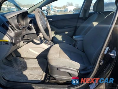 Zdjęcie 7 z 11 samochodu: 2016 KIA FORTE LX VIN:KNAFK4A67G5501380 - miniatura