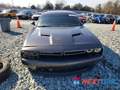Piąte zdjęcie samochodu w środku: 2016 DODGE CHALLENGER SXT VIN:2C3CDZAG8GH131785 - miniatura