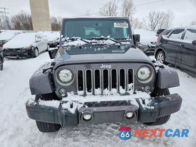 Piąte zdjęcie samochodu w środku: 2017 JEEP WRANGLER UNLIMITED SAHARA VIN:1C4BJWEG6HL668068 - miniatura