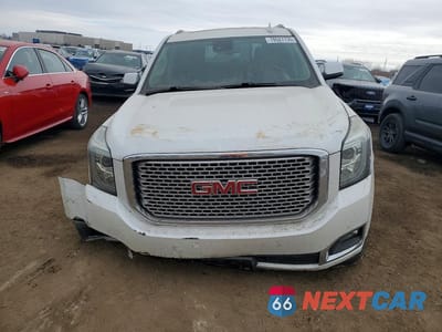 Piąte zdjęcie samochodu w środku: 2017 GMC YUKON DENALI VIN:1GKS2CKJ9HR126119 - miniatura
