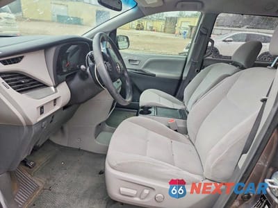 Zdjęcie 7 z 12 samochodu: 2017 TOYOTA SIENNA LE 8-PASSENGER VIN:5TDKZ3DC7HS788756 - miniatura
