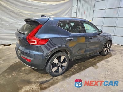 Trzecie zdjęcie samochodu z tyłu: 2021 VOLVO XC40 T5 MOMENTUM VIN:YV4162UK5M2522530 - miniatura