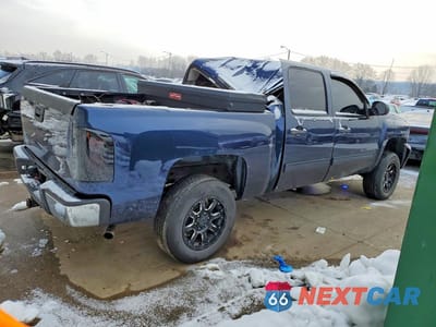 Trzecie zdjęcie samochodu z tyłu: 2011 CHEVROLET SILVERADO K1500 LT VIN:3GCPKSE3XBG295842 - miniatura