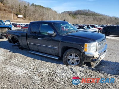 Czwarte zdjęcie samochodu z boku: 2013 CHEVROLET SILVERADO K1500 LT VIN:1GCRKSE70DZ224602 - miniatura