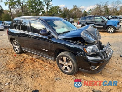 Czwarte zdjęcie samochodu z boku: 2017 JEEP COMPASS LATITUDE VIN:1C4NJDEB1HD177150 - miniatura