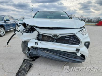Piąte zdjęcie samochodu w środku: 2022 TOYOTA HIGHLANDER XLE VIN:5TDHZRAH5NS553331 - miniatura