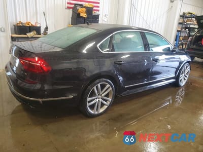 Trzecie zdjęcie samochodu z tyłu: 2017 VOLKSWAGEN PASSAT R-LINE VIN:1VWDT7A33HC082839 - miniatura