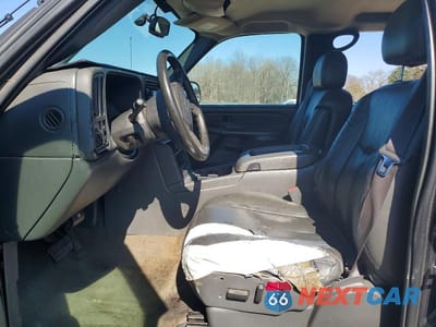 Zdjęcie 7 z 11 samochodu: 2004 CHEVROLET SILVERADO C2500 HEAVY DUTY VIN:1GCHC23U54F261311 - miniatura