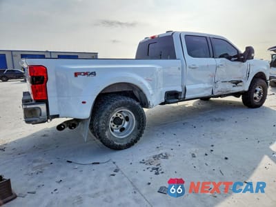 Trzecie zdjęcie samochodu z tyłu: 2023 FORD F350 SUPER DUTY VIN:1FT8W3DT6PEE01542 - miniatura