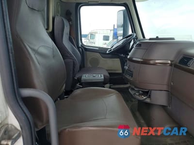 Zdjęcie 6 z 10 samochodu: 2016 VOLVO VNL SEMI TRUCK VIN:4V4N39TG4GN965567 - miniatura