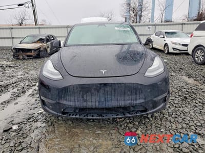 Piąte zdjęcie samochodu w środku: 2021 TESLA MODEL Y VIN:5YJYGAEE0MF284178 - miniatura