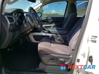 Zdjęcie 7 z 13 samochodu: 2017 NISSAN TITAN XD SL VIN:1N6AA1F21HN552134 - miniatura