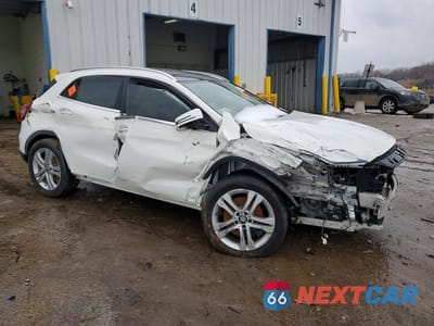 Czwarte zdjęcie samochodu z boku: 2019 MERCEDES-BENZ GLA 250 4MATIC VIN:WDCTG4GB0KU014316 - miniatura