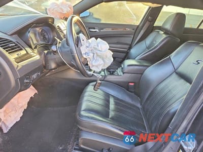 Zdjęcie 7 z 12 samochodu: 2018 CHRYSLER 300 S VIN:2C3CCABG6JH266760 - miniatura