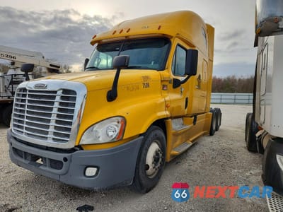 Drugie zdjęcie samochodu z przodu: 2014 FREIGHTLINER CASCADIA SEMI TRUCK VIN:1FUJGLDR8ELFJ6439 - miniatura