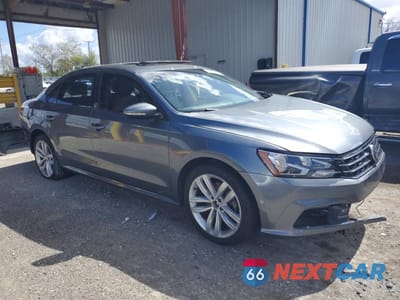 Czwarte zdjęcie samochodu z boku: 2019 VOLKSWAGEN PASSAT WOLFSBURG VIN:1VWLA7A30KC002387 - miniatura