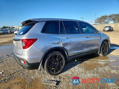 Trzecie zdjęcie samochodu z tyłu: 2021 HONDA PASSPORT SPORT VIN:5FNYF7H24MB009016 - miniatura