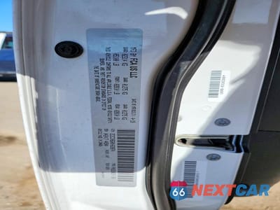 Zdjęcie 12 z 12 samochodu: 2019 CHRYSLER 300 S VIN:2C3CCABG0KH639874 - miniatura
