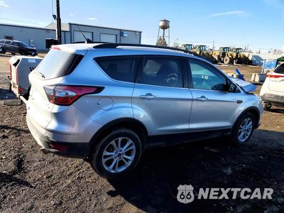 Trzecie zdjęcie samochodu z tyłu: 2018 FORD ESCAPE SE VIN:1FMCU0GD7JUB82201 - miniatura