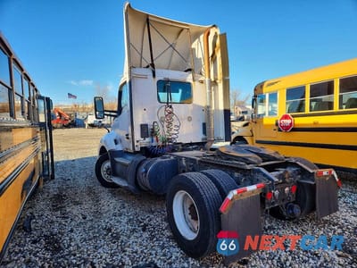 Trzecie zdjęcie samochodu z tyłu: 2016 KENWORTH CONSTRUCTION T680 VIN:1XKYA48X7GJ496593 - miniatura